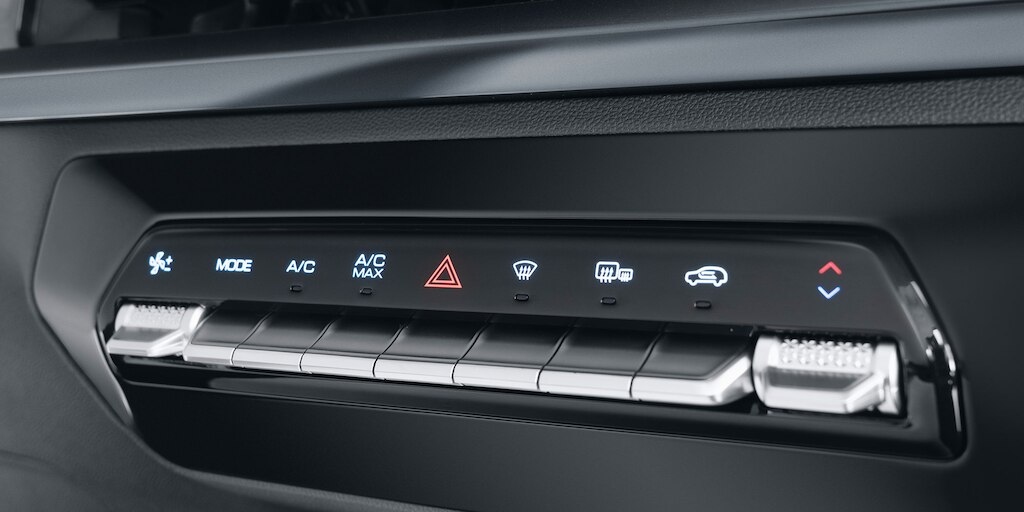 Vista interior Nuevo Chevrolet Aveo Hatchback 2025, auto compacto con aire acondicionado electrónico de controles automáticos