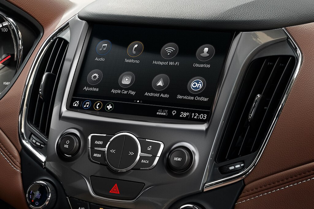 Personaliza tu infoentretenimiento visitando la tienda de aplicaciones Chevrolet e instalando directamente en tu sistema de infoentretenimiento