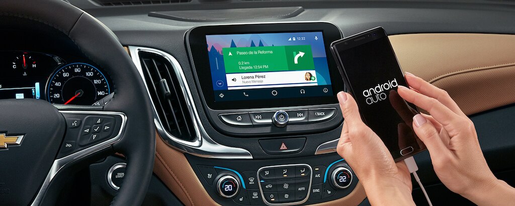 Gracias a la conectividad con tu smartphone la pantalla táctil de infoentretenimiento Chevrolet luce y funciona como tu teléfono